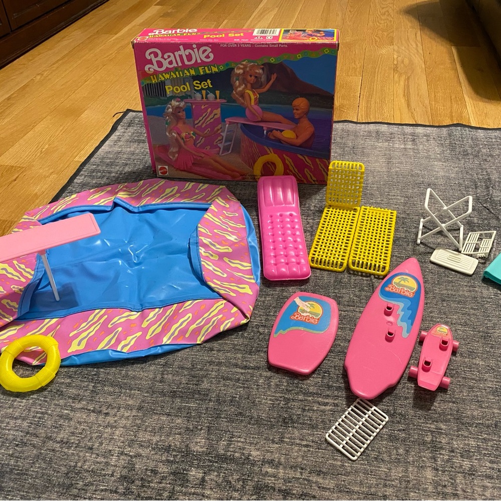 Mixed lot of vintage Barbie accessories!